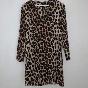 En leopardmönstrad klänning från zara / oversized skjorta 