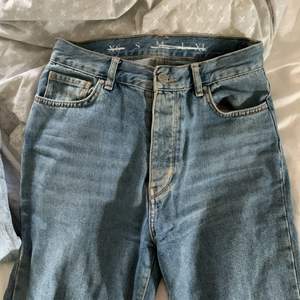 Jeans från bikbok, storlek S. Väldigt bra skick.