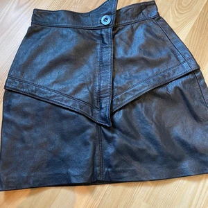 Cool skinnkjol! - Supersnygg vintage skinnkjol som tyvärr inte kommer till användning längre! 