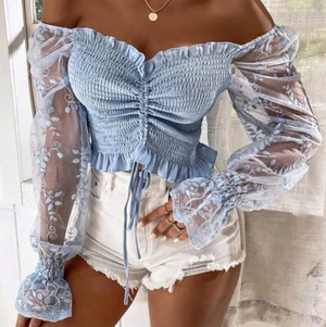 Blå topp - Aldrig använd, helt ny😍 supefin tröja men för stor för mig tyvärr!