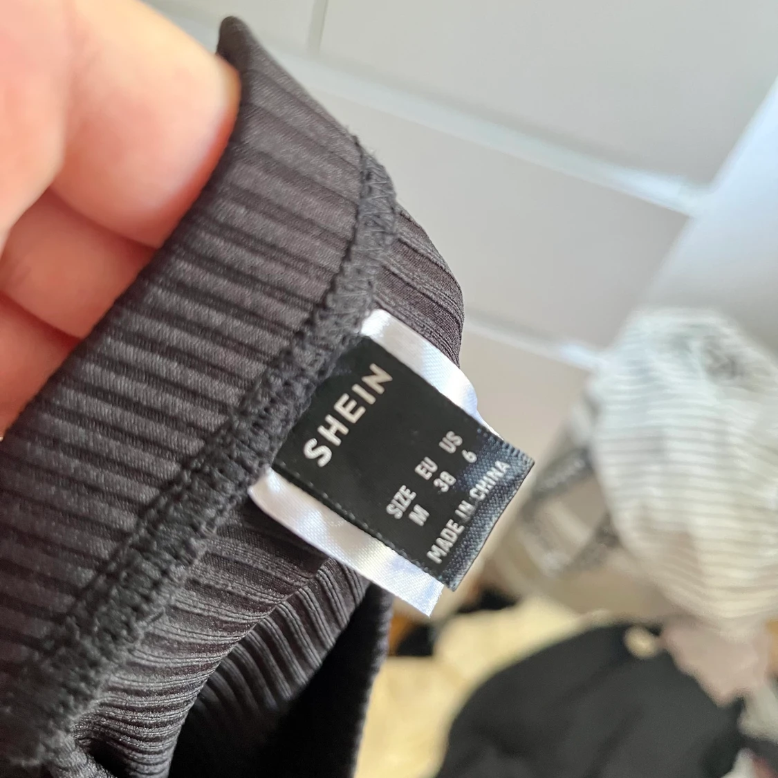 Svart kjol från SHEIN i stl M, oanvänt  - 91