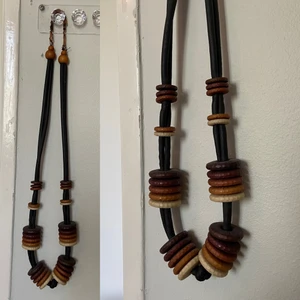 Halsband - Sååå fint halsband som säljer då jag har alldeles för många 🌞🌿 exklusive frakt 