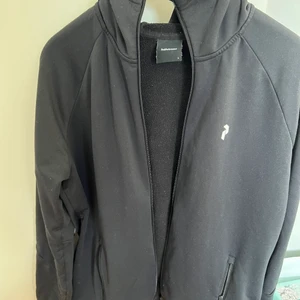 Peak performance zip Hoodie  - Säljer denna då den är för liten för mig 