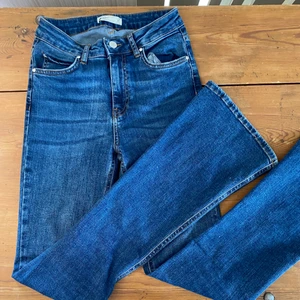 Jeans - Ett par nästan helt oanvända bootcut jeansifråb ginatricot i st S! 💙