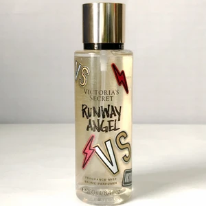 Victoria secret parfym  - Säljer denna parfym från Victoria’s secret. Använt ett par gånger så den är inte helt fylld. Mer än hälften finns det iallafall.