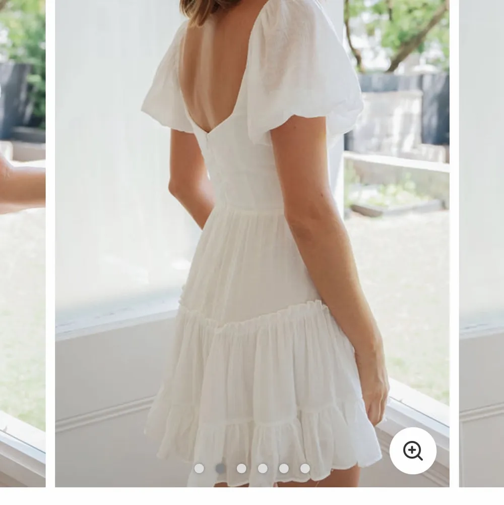 Super fin vit klänning, använd en gång (perfekt skick). Ordinarie pris 900kr men säljer den för halva priset! Normal i storleken, skriv för fler bilder.. Klänningar.