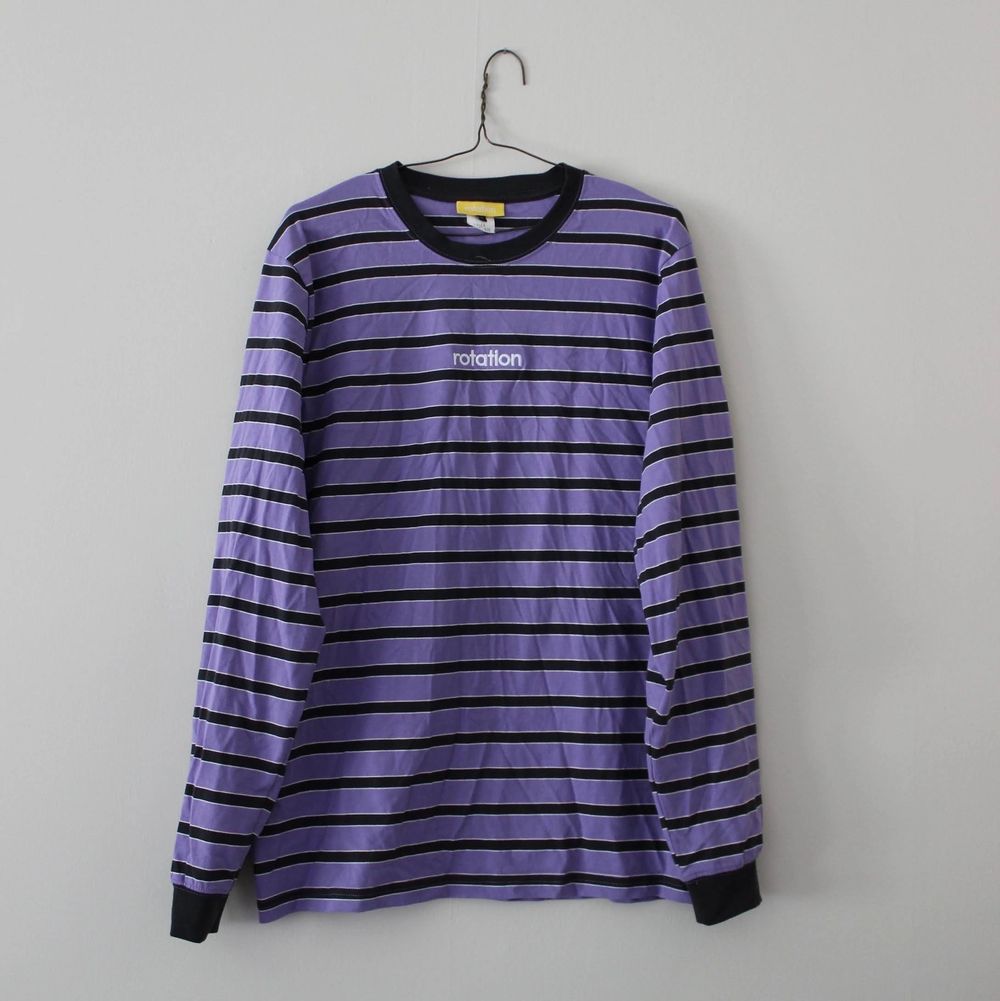 Långärmad tröja från rotation i lila. Strl S, säljer då den aldrig används. T-shirts.