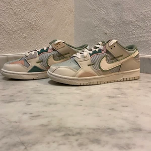 Nike dunks - Hej jag säljer just nu två par Nike dunks riktigt feta till sommaren. Nike dunk low: storlek: 42,5 pris: 1600kr Nike dunk High: storlek: 44 pris: 1400kr. Kom i dm vid intresse eller frågor