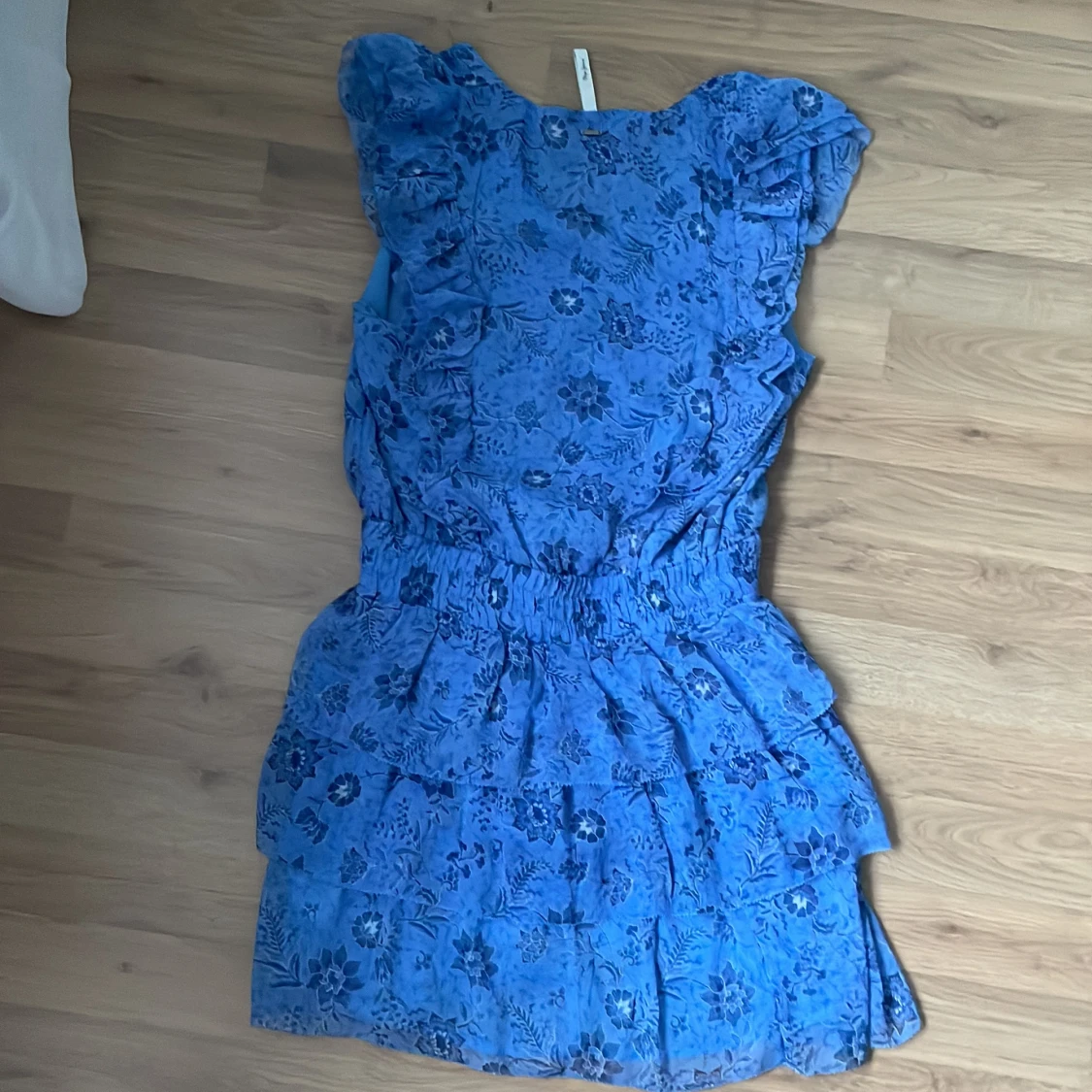 Blå volangklänning från Pepe Jeans - 90