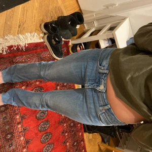 Acne jeans  - Ljusblåa acne jeans perfekt till sommaren! 