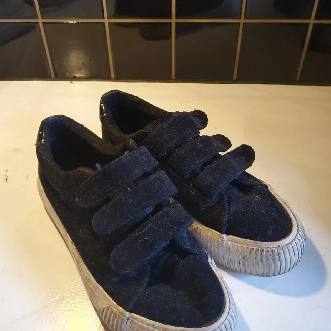 Svarta Sneakers st 37 