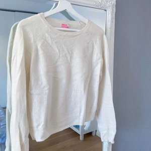 🍰Kashmirtröja🍰 - Gräddvit jättemjuk tröja i 100% från franska From Future! Väl använd, men inga skavanker💗 köpt för 90€