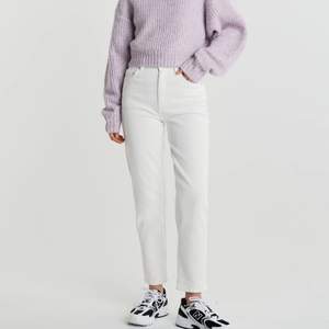 Vita mom-jeans från Gina tricot använd ca 3 gånger, frakt tillkommer 