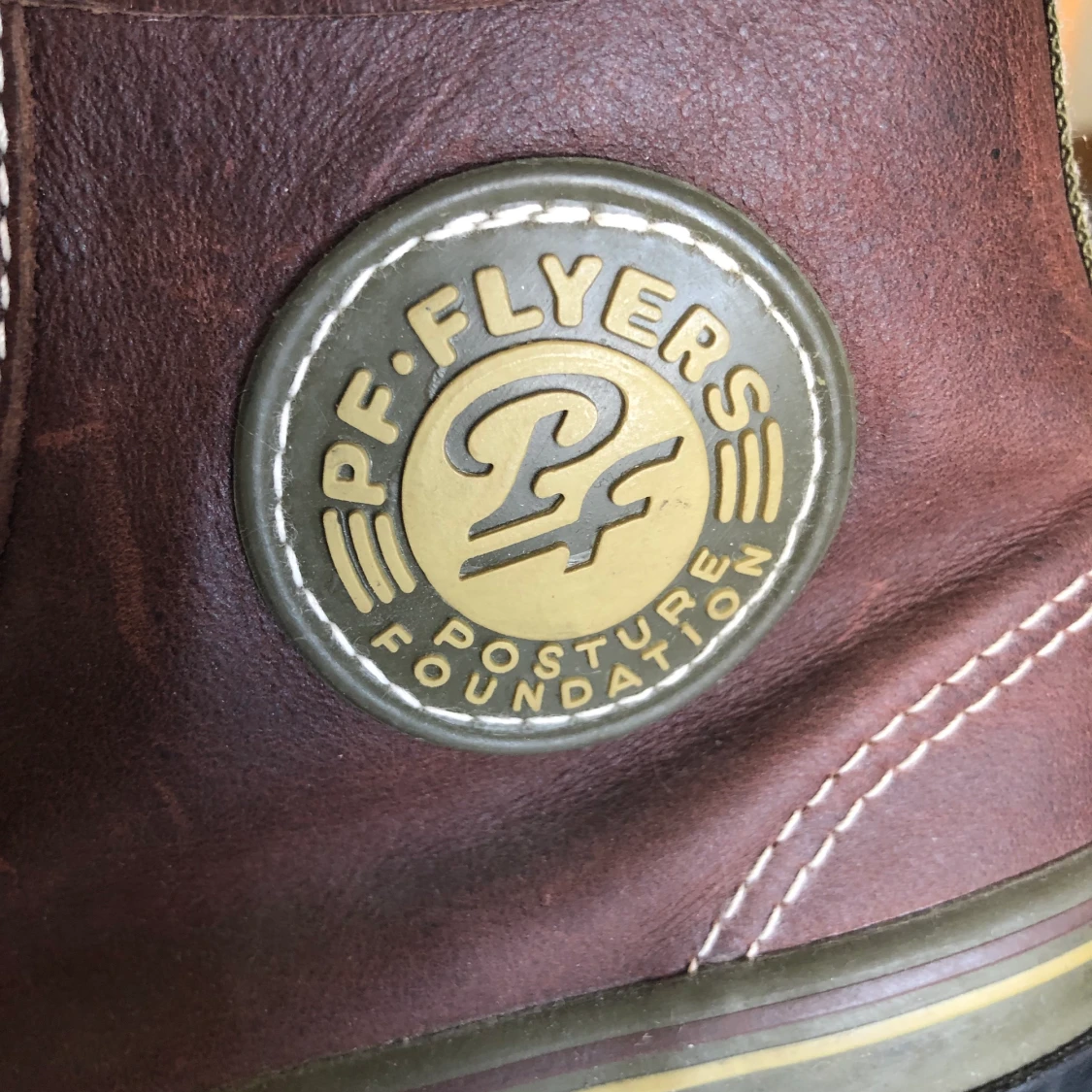 Äkta PF flyers i brunt skinn. - 90