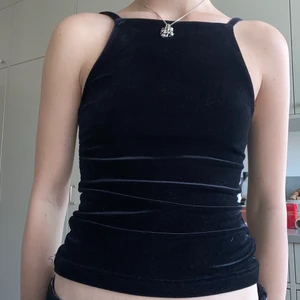 Linne - Så fint sammetslinne som är lågt skuren i ryggen! Skriv vid frågor eller fler bilder!