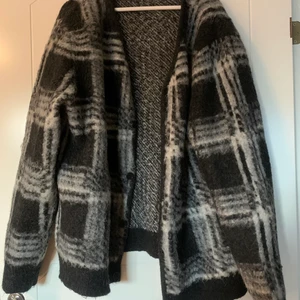 Kofta weekday  - Fin kofta i oversize modell från weekday 