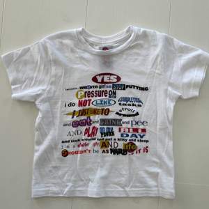 världens coolaste tshirt, säljer pga för liten för mig 😭 aldrig använd 💕 