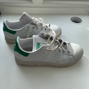 Stan smith - Säljer mina stan smith i strl 37 1/3! Väldigt sparsamt använda så bra skick! Pris kan diskuteras😊