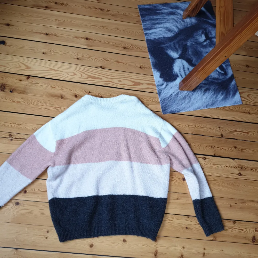 Långärmad tröja från Hm i bra skick som är varm och skön lite stor i storlek❤. Tröjor & Koftor.