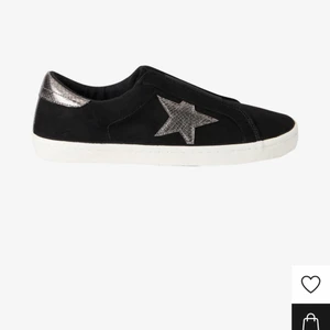 Next sneakers - Säljer mina alldeles nya skor som endast är använda en gång. Helt slutsålda i alla storlekar på hemsidan. 