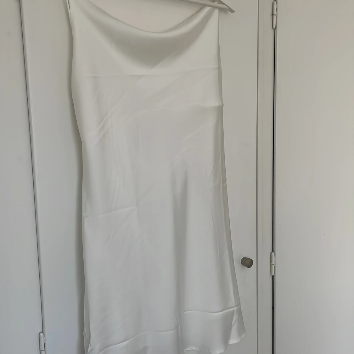Vit silke klänning  - 91