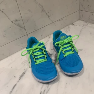 Nike trängningsskor blå str 36 - Använda 2 gånger 