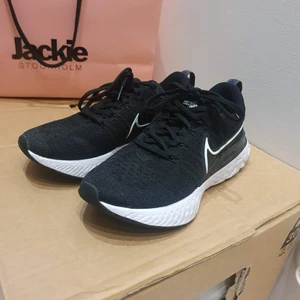 Nike react infinity flyknit - Ordinariepris  1799 Använda  några gånger, är i väldigt bra skick