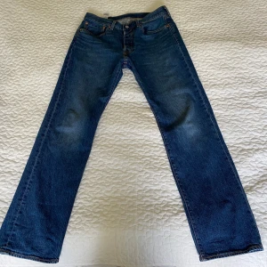 Levis 501 - Använda endast en gång. Säljer för att att dom inte passar min stil.