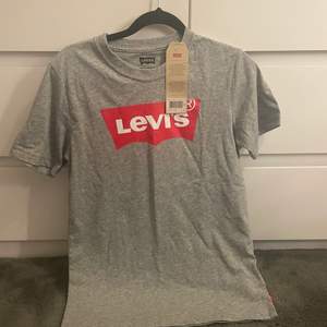 Helt ny Levi’s tröja 