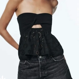 Oanvänd zara topp - Aldrig använd. Buda från 175kr