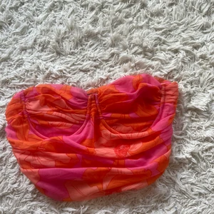 Zara topp  - Oanvänd zara topp i storlek S. Nypris är 200kr säljer för 130kr