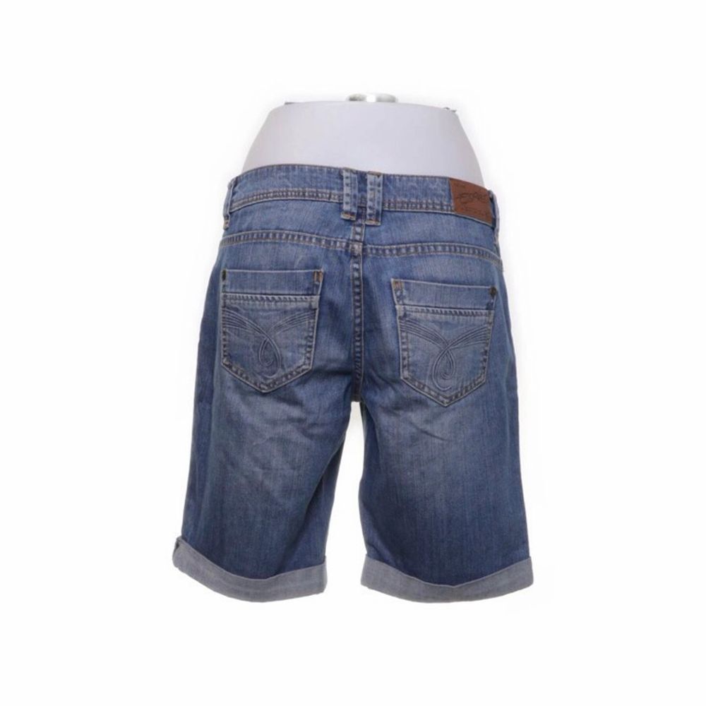 Lågmidjade jeansshorts från esprit!🤍 Köpta på Sellpy! Midjemått= 84cm . Shorts.