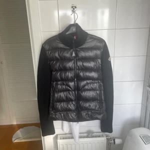 Moncler cardigan - Bra skick, lite för liten för mig nu så vill sälja den
