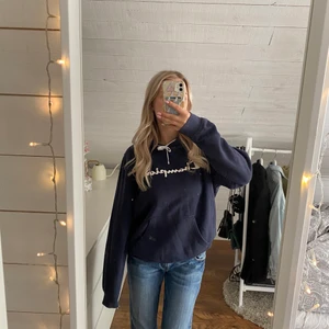 hoodie  - marinblå chanpionhoodie, köpare står för frakt!!