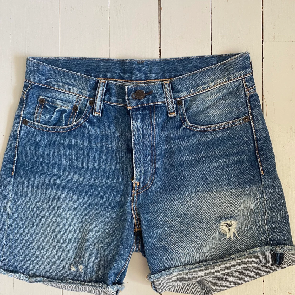 Mörkblåa midwaisted levi’s shorts