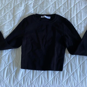  ribbad Zara tröja  - Säljer denna jätte fina ribbade zara tröjan för 80kr💗Fint skick Och varsamt använd köparen står för frakt 💗 