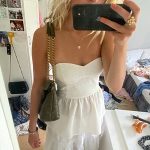 Cool topp med volang - Cool topp som man kan ha till allting!! Långkjol,kjol,shorts och jeans!