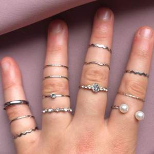 Riktigt coola ringar som jag säljer i bra skick i silver färgen💕köp ett för 5 kr eller alla för 30 kr❤️eller 5 för 16💜