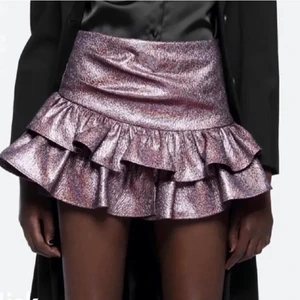 Zara kjol - Zara kjol i storlek M, men lite liten i storleken