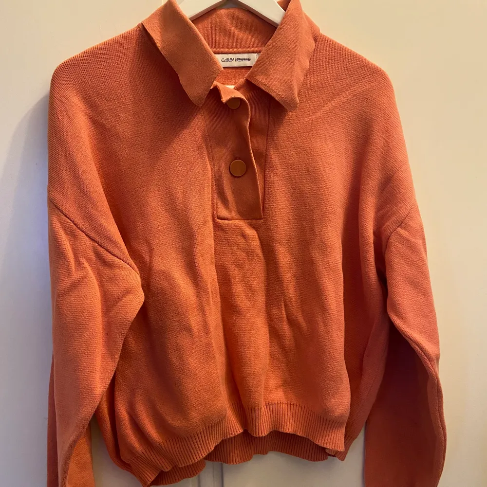 En fint stickad tröja från Carin Wester🦋 använd men i väldigt bra skick. . Tröjor & Koftor.