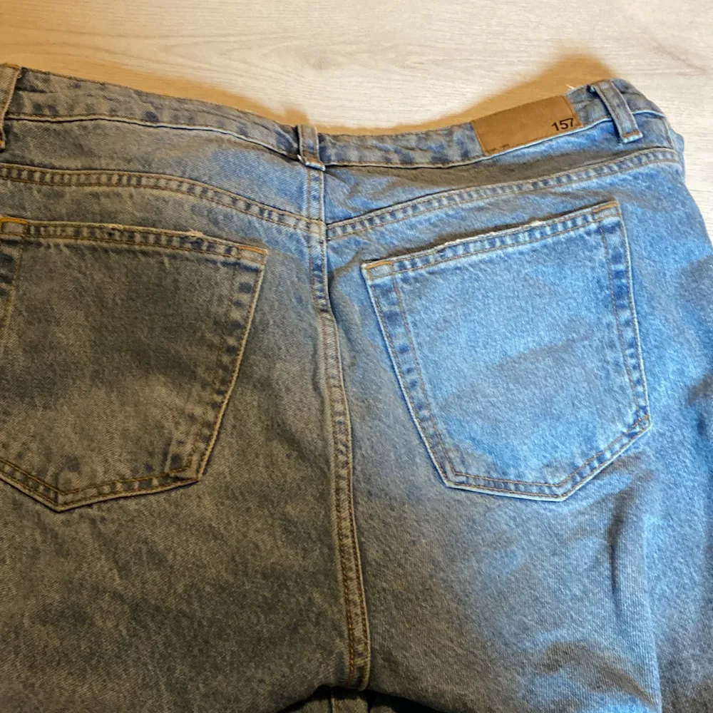 Jätte fin på och får jätte fin kropp form i dom. Långa så dom passar du som ä lång . Jeans & Byxor.