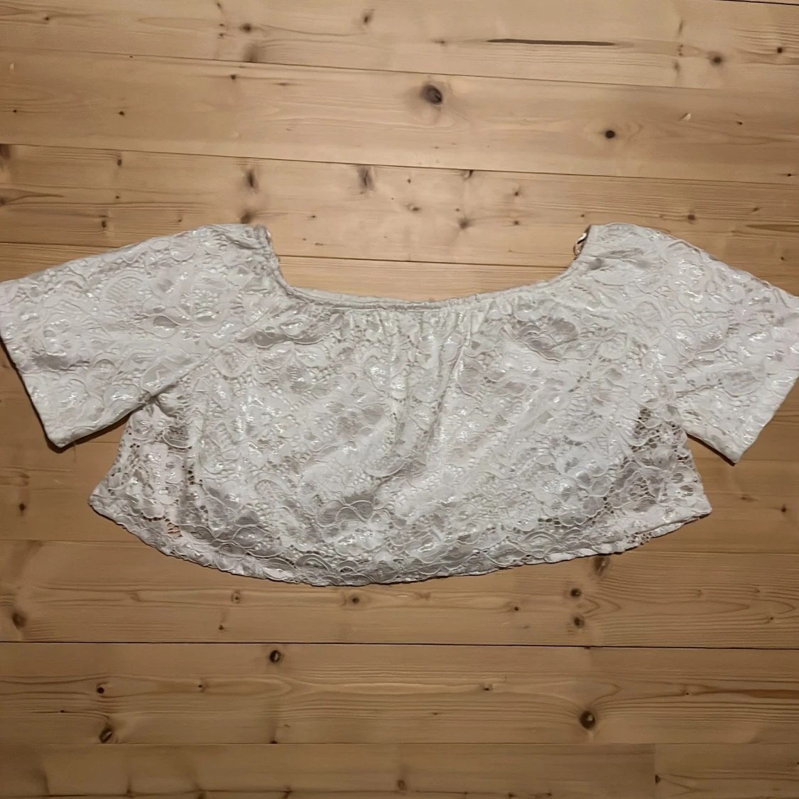 Vit blus med spetts - 90