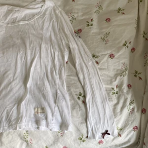 Topp - Längärmad topp från Odd molly som är liite charmigt genomskinlig. Ärmarna är lite utsvängda nedtill🥰🥰