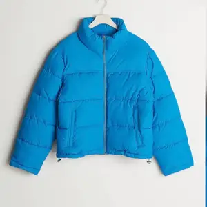 säljer min blåa puffer jacket från gina, helt slutsåld på hemsidan. Använd 1 sässong (förra vintern) och är i bra skick. skriv privat för egna bilder eller fler frågor! 💙 nypris: 599kr 