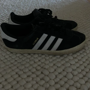 Adidas Gazelle skor - Adidas Gazelle skor. *Köparen står för frakt.