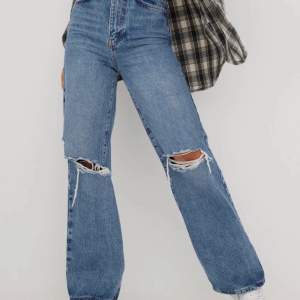 Säljer mina Idun wide jeans pga för små. Aldrig använda, endast provade. Lapparna är kvar. Strl. M/38. Skulle säga att dom är ganska små i storleken. Passar nog för dig som vanligtvis har S/36 i jeans, möjligtvis för dig som har M/38 också.