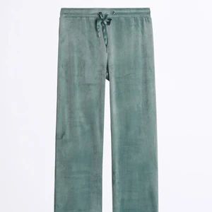 Mjukisbyxor  - Turkos-gröna mjukisbyxor ifrån ginatricot i storlek s.