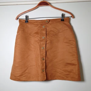 Kjol i fejkmocka - Kort kjol i fejkmocka🌿