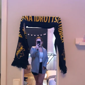 Kappa/jacka - Grå kappa/jacka från primark. Köpt för 500kr, säljer för 200kr + frakt. Storlek M men passar även S utan att bli allt för stor ❤️ 