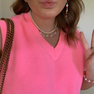 Rosa väst  - Superfin stickad väst som letar efter en ny ägare! Släng iväg ett PM vid intresse eller frågor 😊